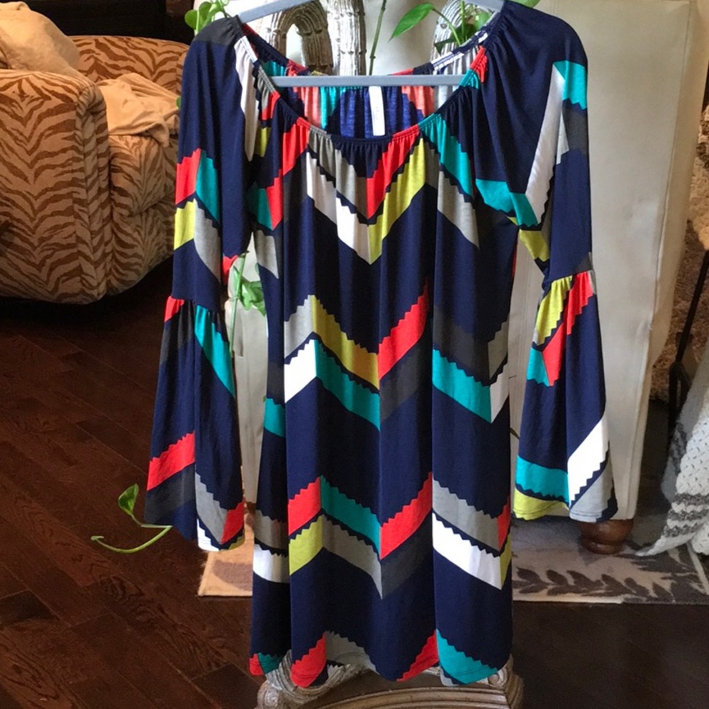 CEZANNE dress with beautiful full bell sleeves. Size small